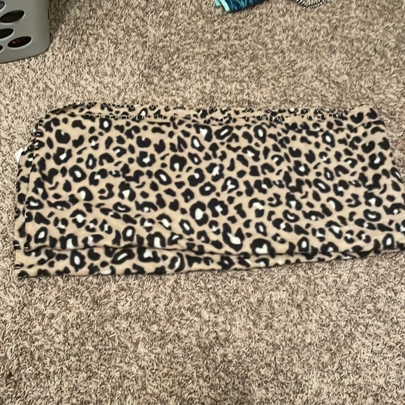 Cheetah Print Throw Blanket - Picture 2 of 2